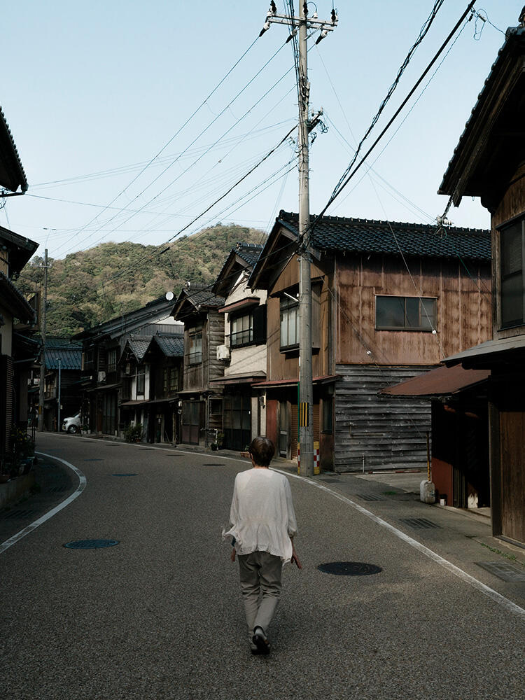 FROM THE ART OF CAPTURING A SUBJECT AND ITS BACKGROUND