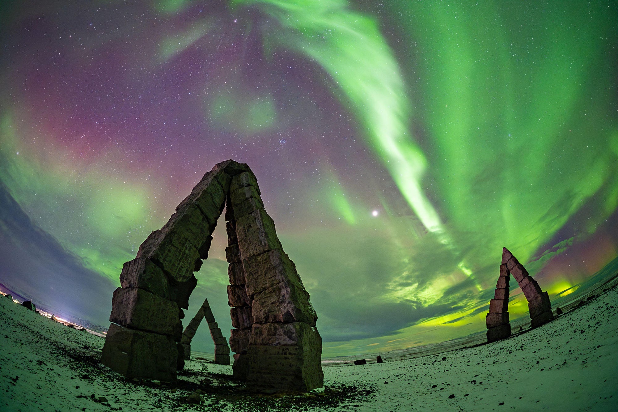 THE QUEEN OF WIDE FRAMES