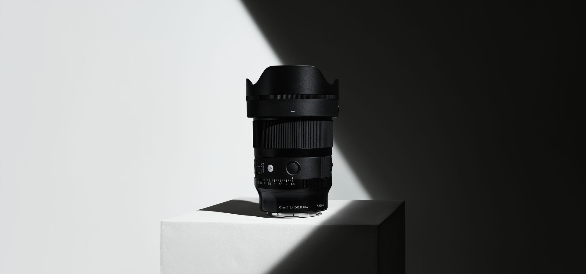 35mm F1.4 DG II - Highlight Image