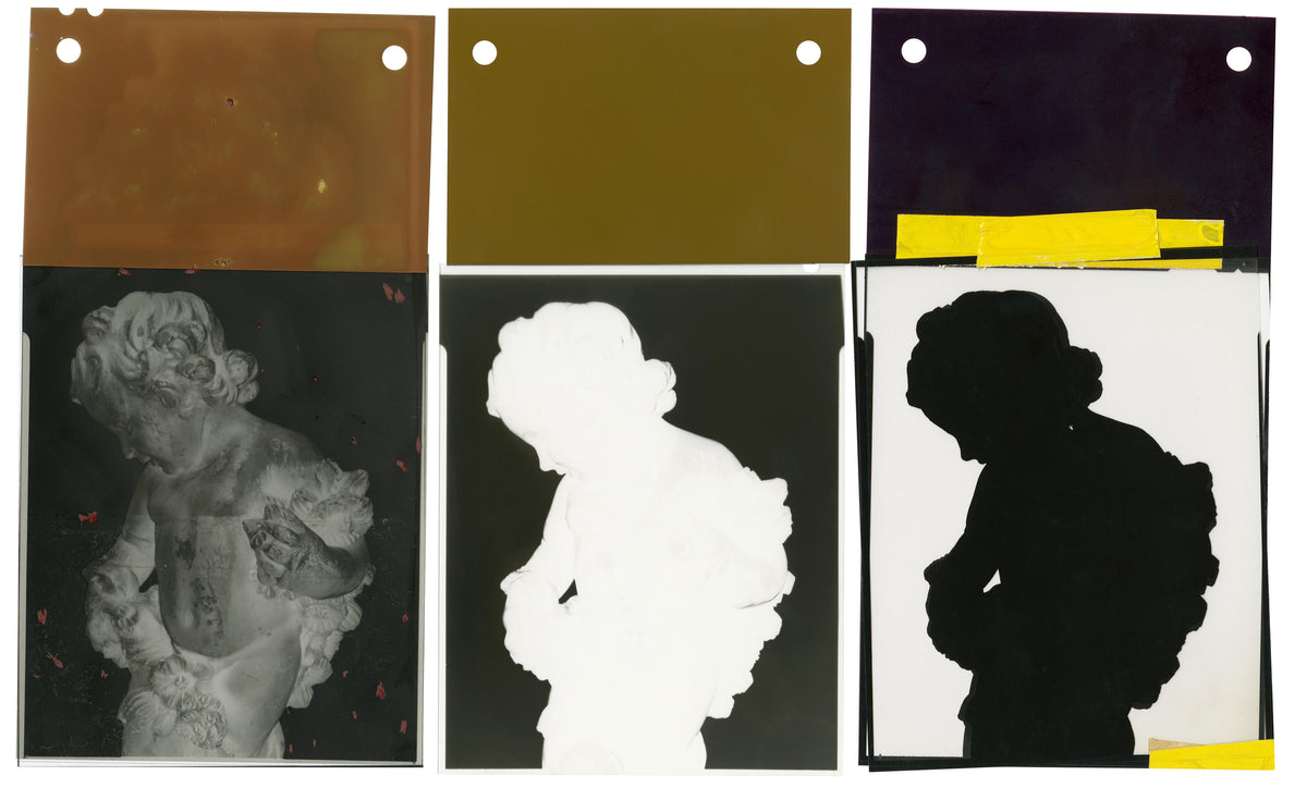 Tre studi fotografici affiancati di una scultura classica, mostrata in positivo, negativo e silhouette, con campiture cromatiche e interventi grafici.