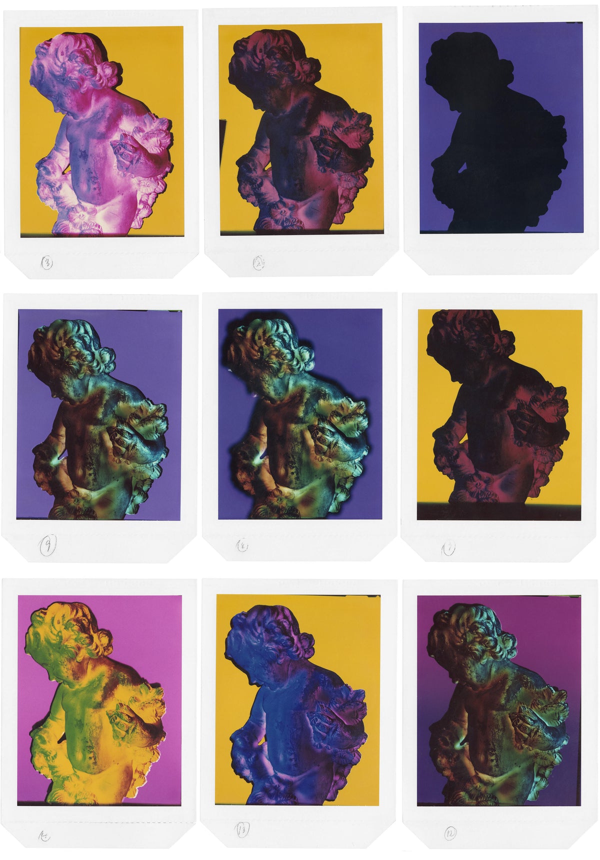 Nove fotografie Polaroid della stessa scultura classica, reinterpretata attraverso combinazioni di colori saturi, sfondi gialli, viola e rosa, ed effetti di luce differenti.